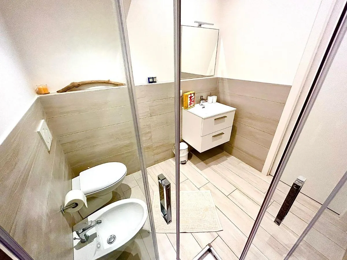 B8 Apartment 巴里 0*,